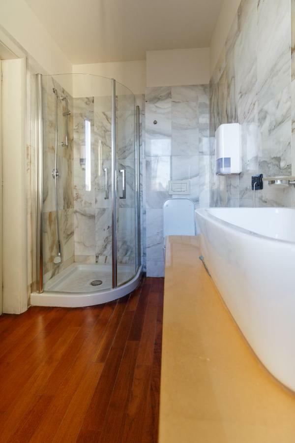 City Center Premium Apartments Bukarest Eksteriør billede