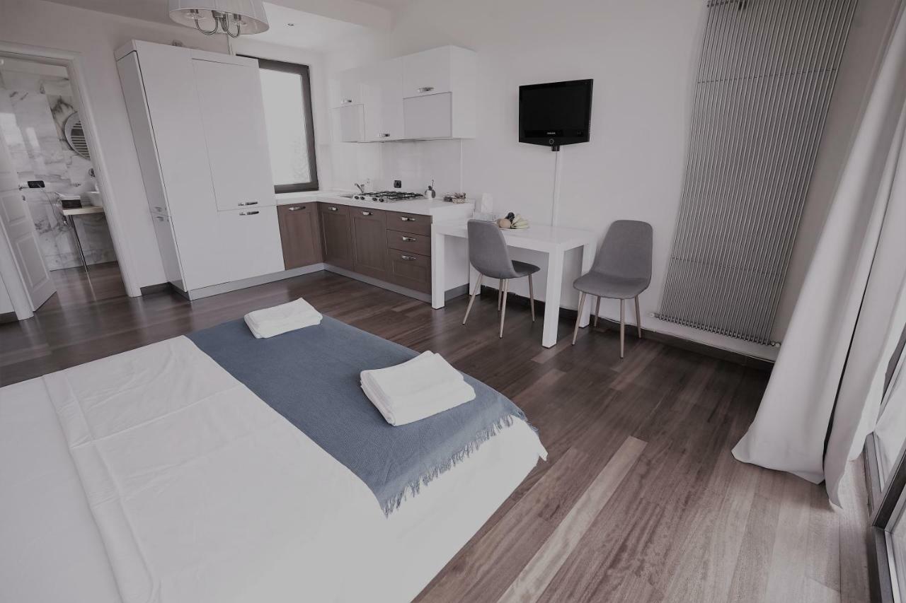 City Center Premium Apartments Bukarest Eksteriør billede