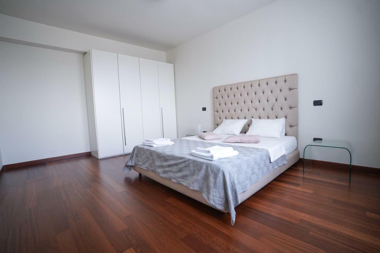 City Center Premium Apartments Bukarest Eksteriør billede