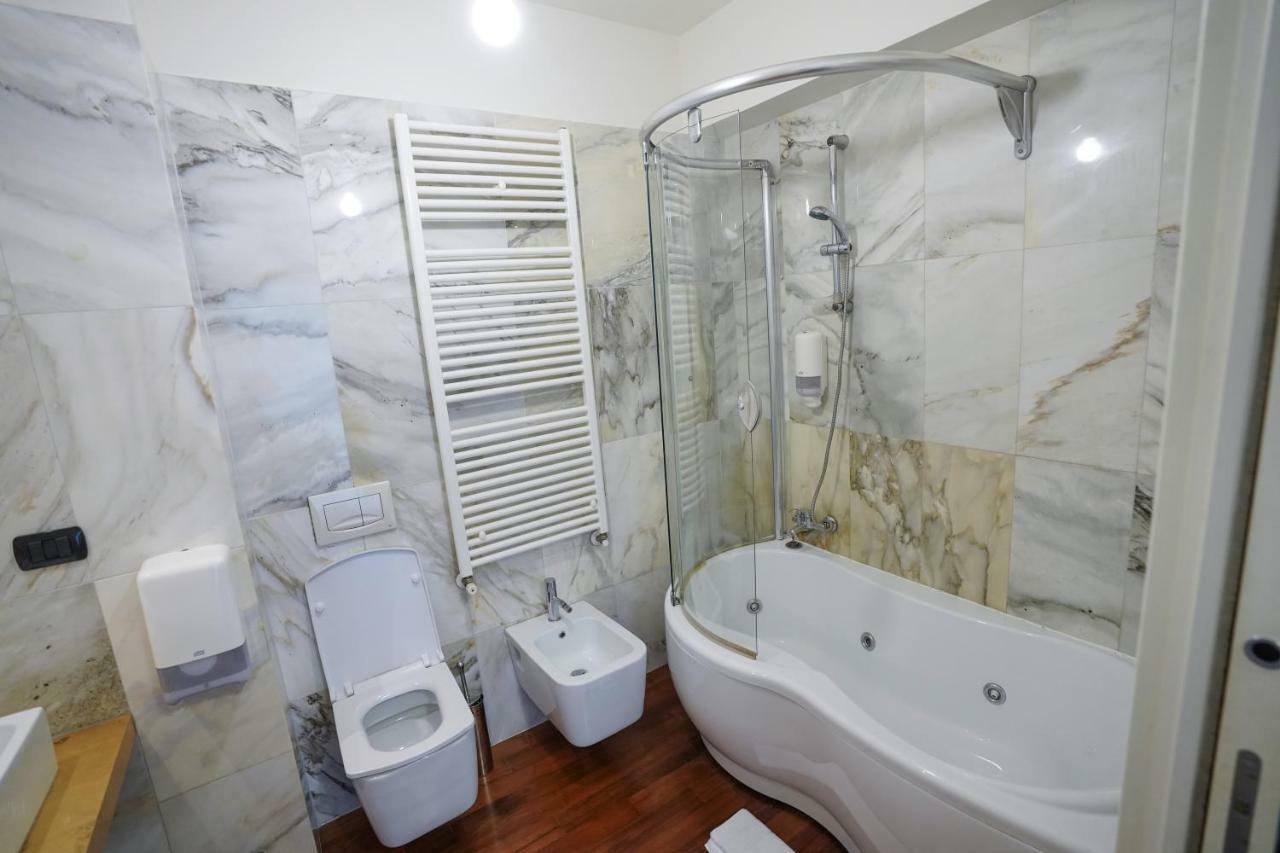 City Center Premium Apartments Bukarest Eksteriør billede